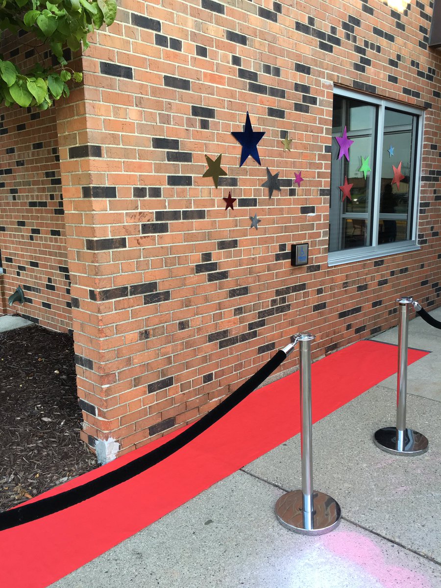 The Stars have arrived! Happy first day for 1-5th graders! @112ChaskaEl