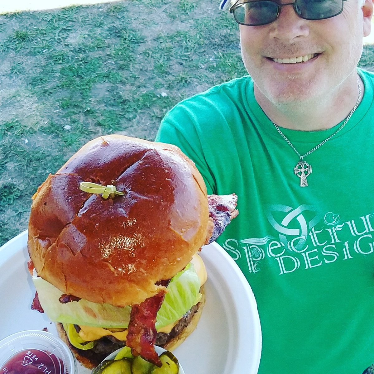 Seaside_Eats's tweet photo. Monster Power Burger makes people happy, only at "Seaside Eats" Food Truck https://t.co/7YMPCRO02W