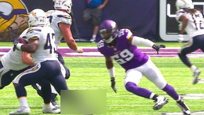 [VIDEO] Skräckbilderna – när NFL-stjärnans hälsena går av: expressen.se/sport/sportfee…
