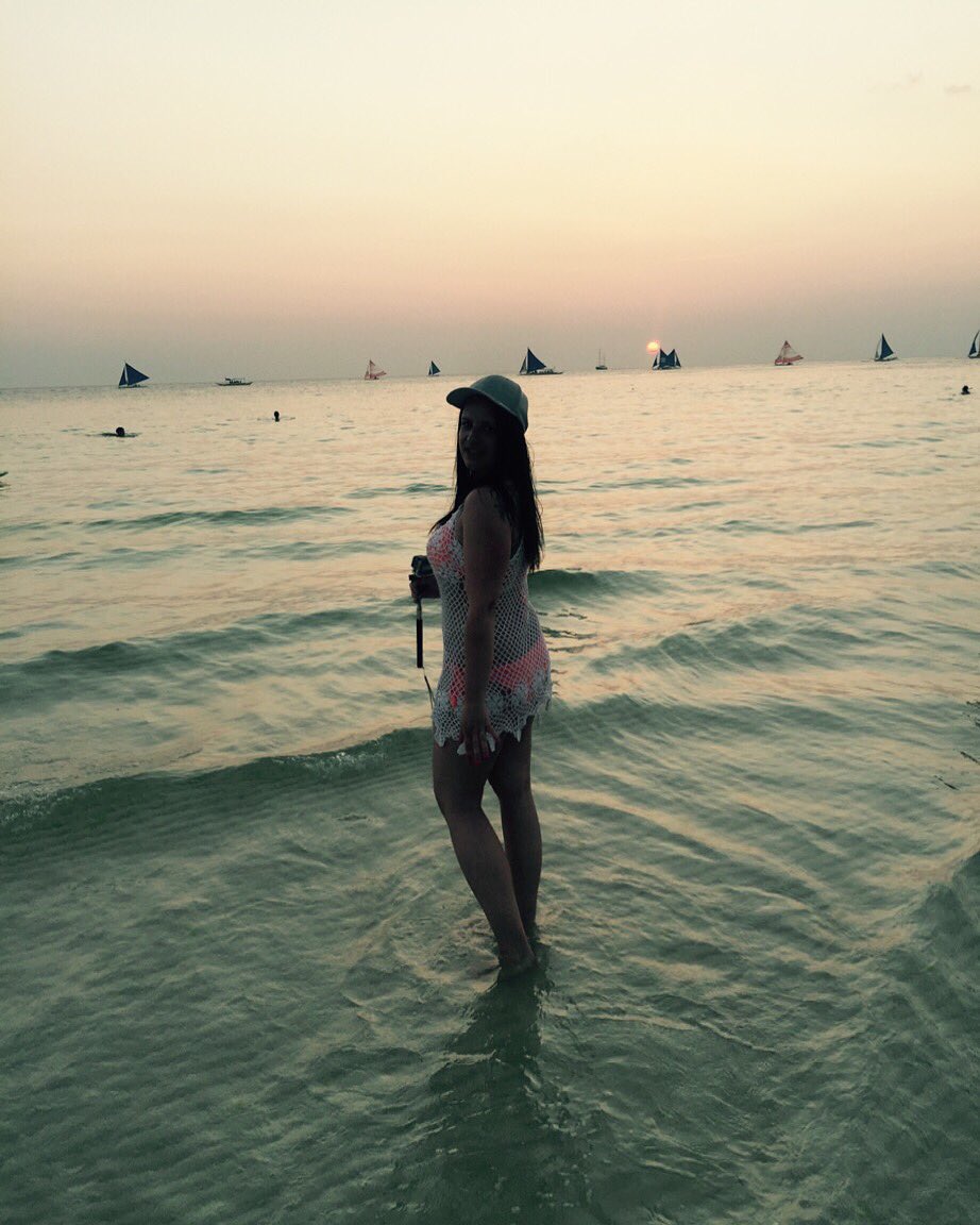 LifeAholica's tweet photo. Nie schönere Sonnenuntergänge erlebt. #boracay #whitebeach #sunset https://t.co/a7FwjUDcpL