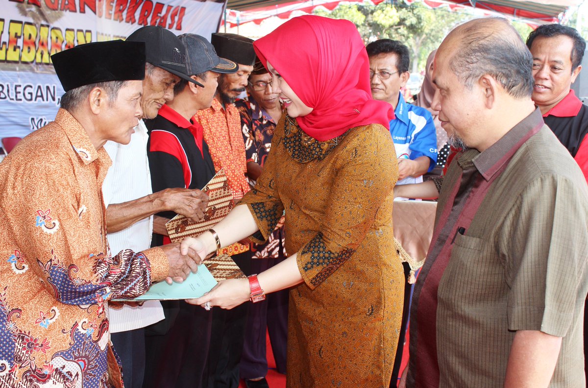 yoyon379's tweet photo. pembagian Sertipikat #Prona2016 @atr_bpn bersama Wabup #Klaten @info_suaraanda #SenangMemudahkan @atr_bpnklaten https://t.co/8muHSRO33N