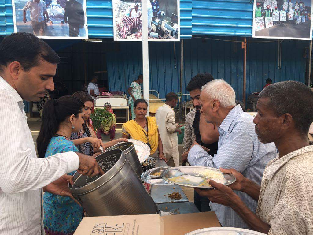 feedonmovement's tweet photo. With this service, #FeedOn has served over 3000 meals! A huge thank you to our supporters! #socialwork #smile #NGO https://t.co/1FcKSbh6Ps
