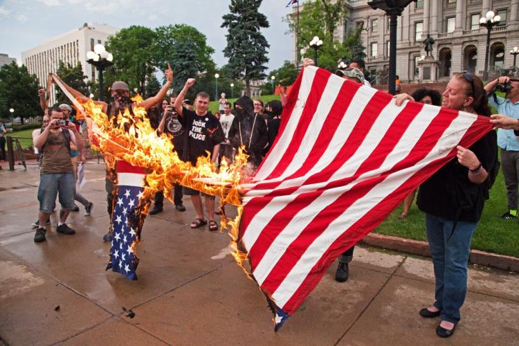 Ghassemee's tweet photo. Flags belong to Nations not the govt.!
People Love their ❤ FLAG ❤
Burning it just shows UR negligence!!
#WorldPeace https://t.co/mmrefxAMwq