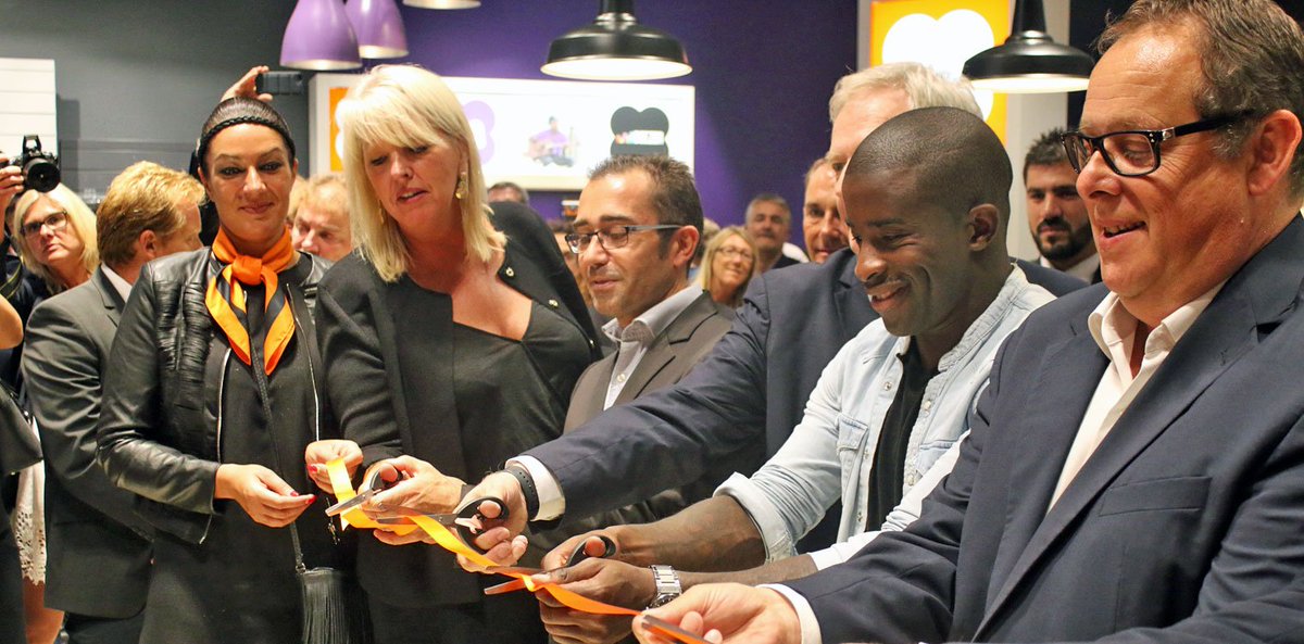 losclive's tweet photo. .@riomavuba était présent ce matin à l'inauguration du mégastore @orange de @lillefrance
#orange_nord #LilleNeuve https://t.co/o2eQ9BPcGV