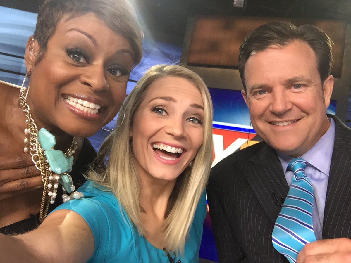 Good Morning!! We're trying to put some POP into this Blue Monday! 💙💙#MatchingTurquoise  <a href="/KarenGFox5/">Karen Graham</a> <a href="/BuckFOX5/">Buck Lanford</a>