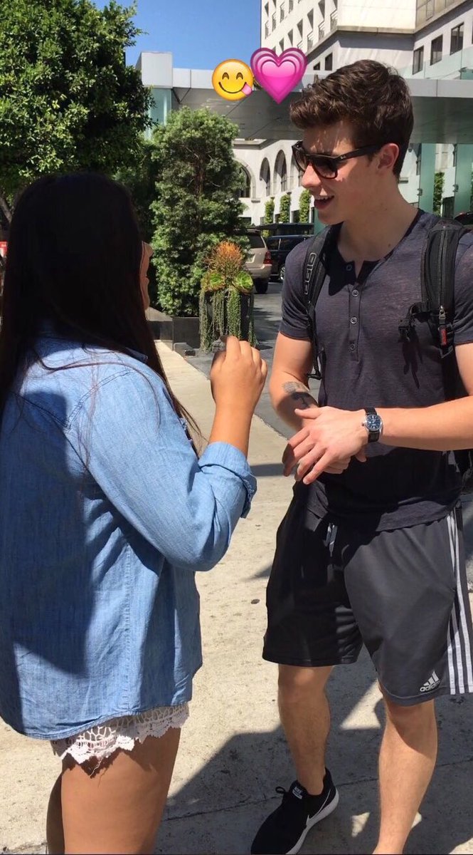 ShawnMendesMG's tweet photo. They both look so happy 😍💕 https://t.co/xLp2lDWCDz