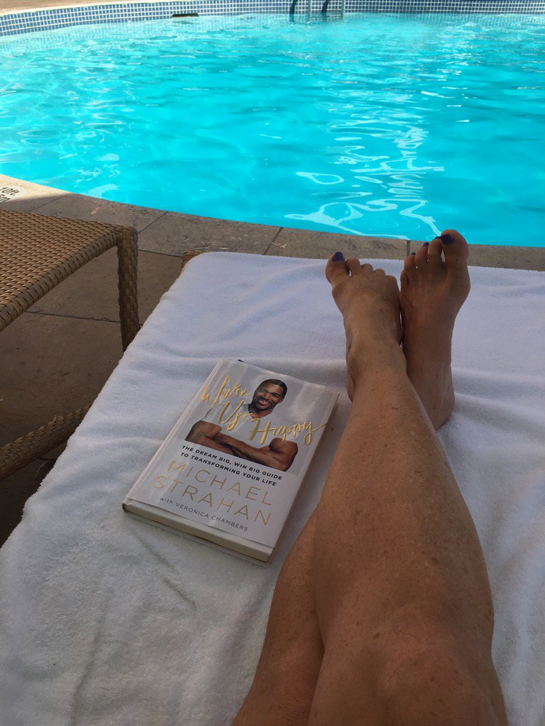 CandyOterry's tweet photo. Starting a Bermuda with powerful words from Michael Strahan. #letsmovehere https://t.co/dlrbMiUoo5