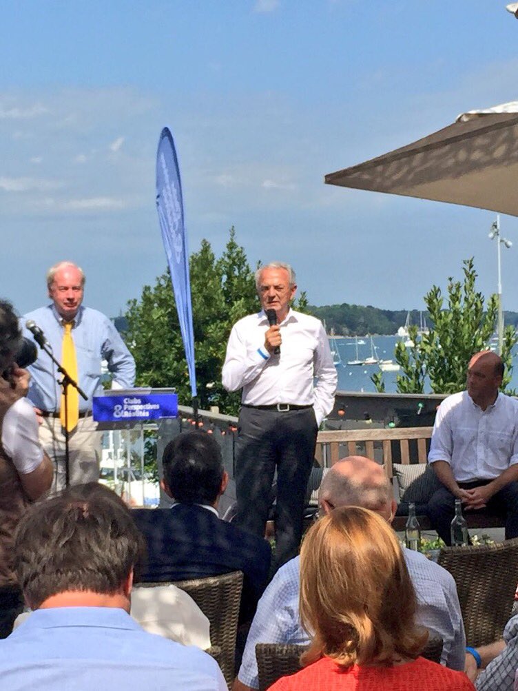 b_chkroun's tweet photo. Très heureux d'avoir fait cette rentrée politique 2016 autour @yvesjego @JLBorloo et les @LesClubsPR #CPR2016 https://t.co/0Tjn2rcI5s