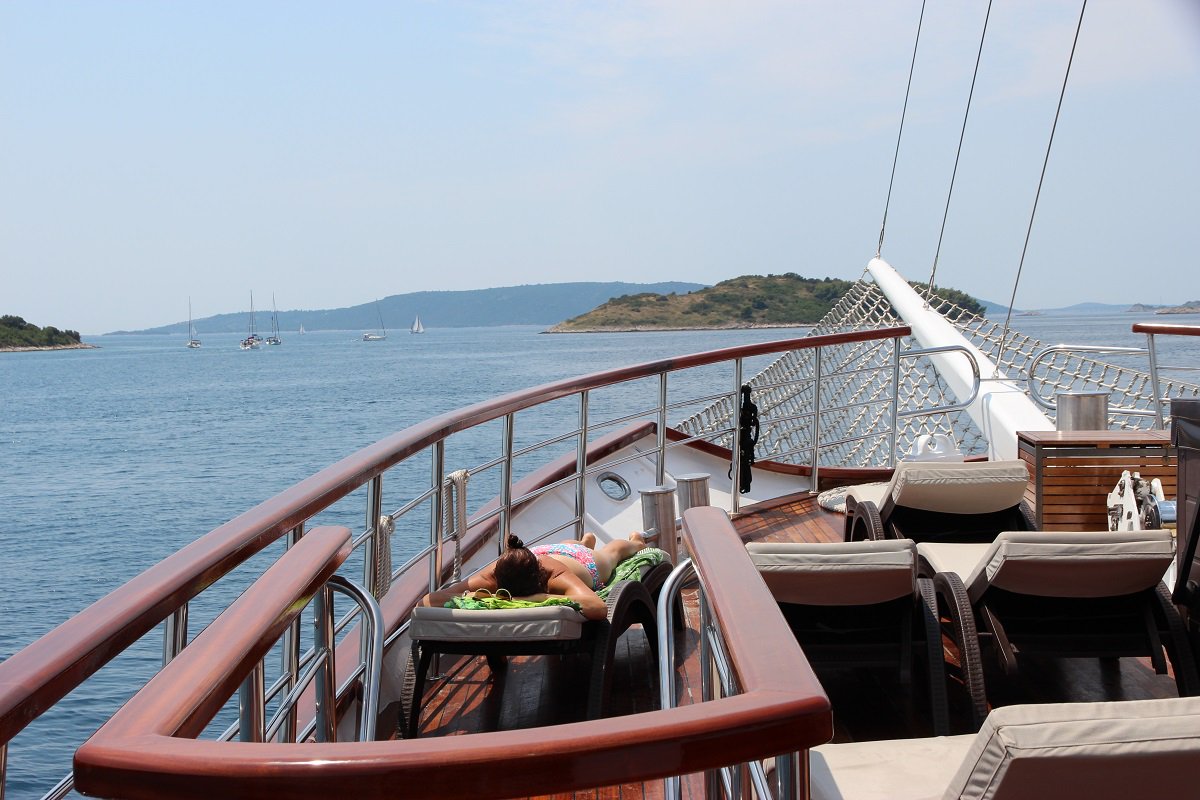 CroCruising's tweet image. #Summer isn't over! :) #CroatiaCruising #Croatia #sun #sail #cruising #Adriatic #sea