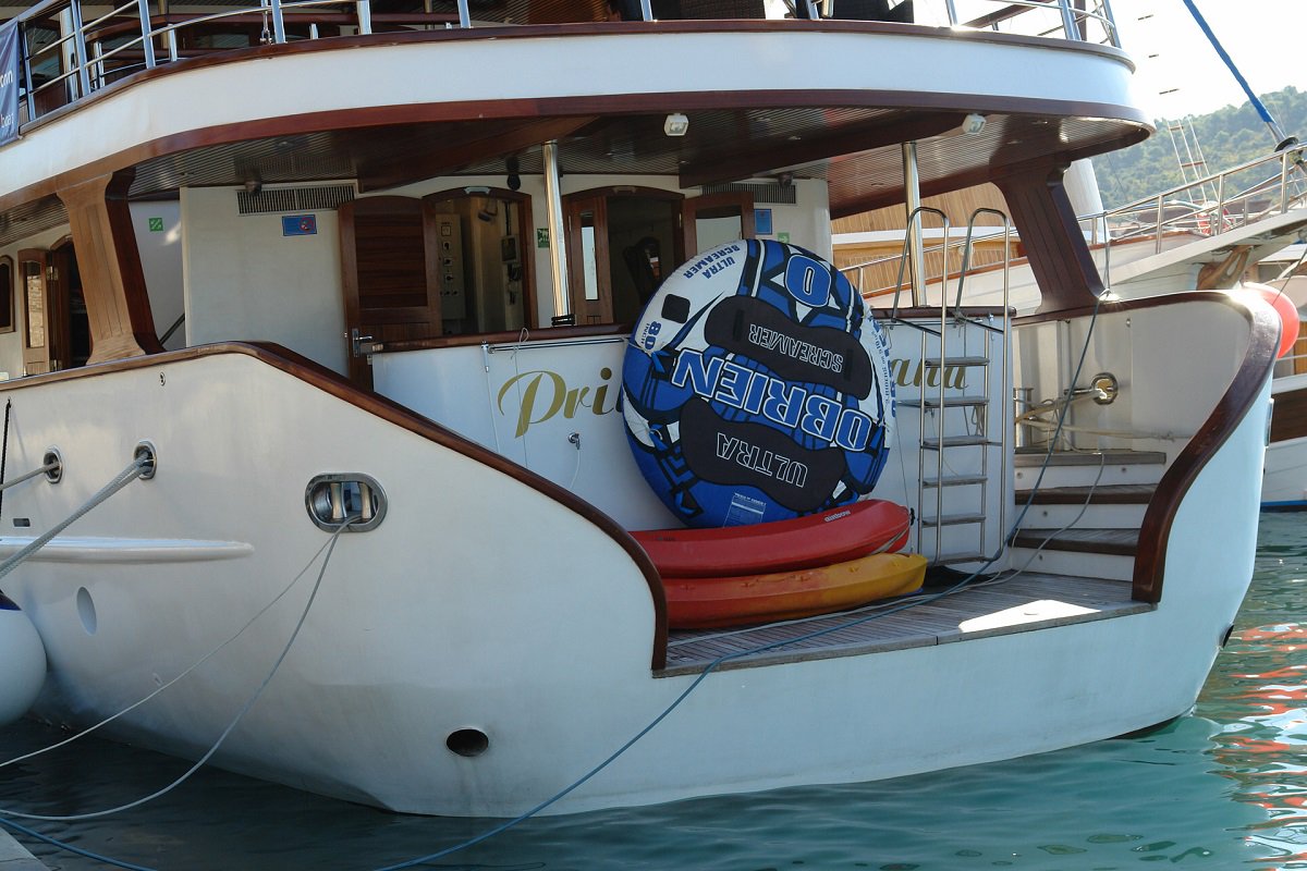 CroCruising's tweet image. Always ready for some #fun in the #sea! #CroatiaCruising