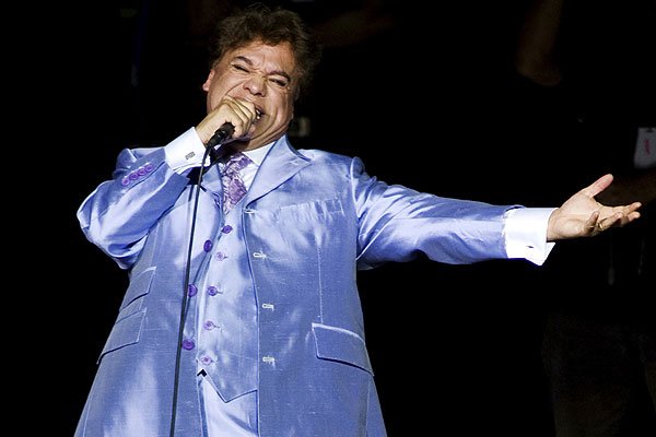 retrosonoro's tweet photo. No te pierdas nuestro programa de hoy dedicado a Juan Gabriel, a partir de las 4pm. por tu @RnvActivafm 103.9fm https://t.co/hjNIgr88in
