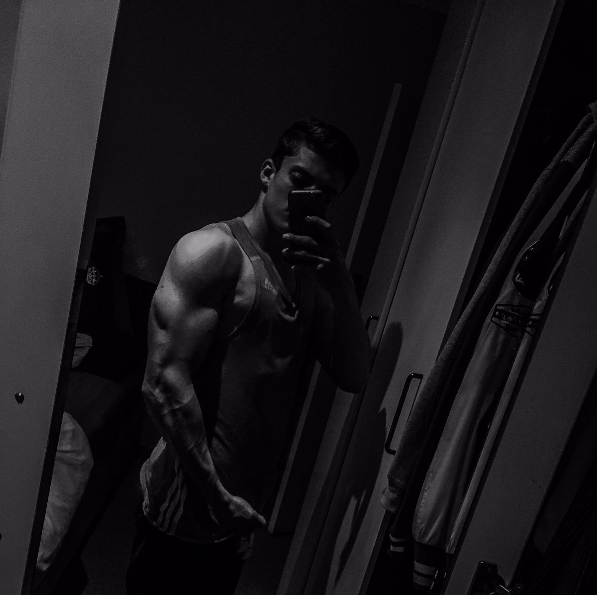 1023Warren's tweet photo. Gotta Love The Gym🖐🏻😝 https://t.co/FF97E283K7