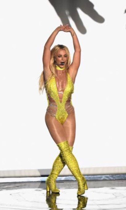 ??? amo a @britneyspears diosa!!!! https://t.co/4AnhCKN9Mn