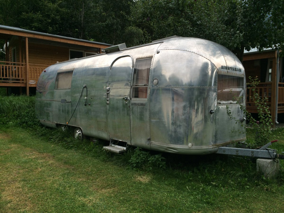 spettacolare caravan americano in alluminio #airstream  #vintage #caravan #america #noleggiovintage #trailer