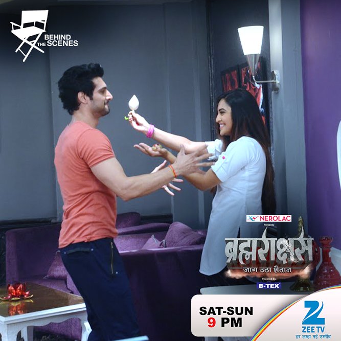 ZeeTV's tweet photo. Looks like we found the real #Brahmarakshas #Behindthescenes. Watch  #Brahmarakshas Sat-Sun 9 PM. https://t.co/n76PdztmEF