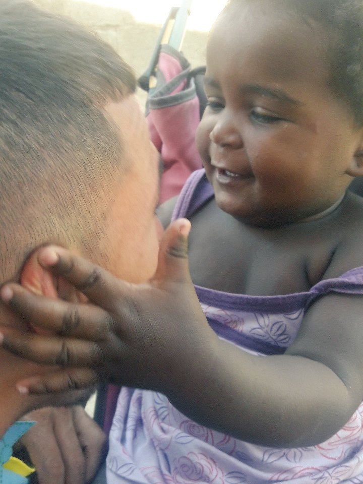 KamillyCosta12's tweet photo. -Cada dia que passa vejo que Larinha e apaixonada por esse Titiu dela😍😍 #NaoDesgruda #ElaFazOqueQuerDele #EuAmoMuito https://t.co/LAKcTH5Q0v