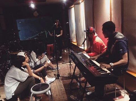 pricilicious's tweet photo. Latihan Vocal 
Persiapan Diary Concert Tour 😉 @PricillaBlink @SiviaBlink @ifyalyssa @FebbyBlink https://t.co/V7vW5ZjOuA