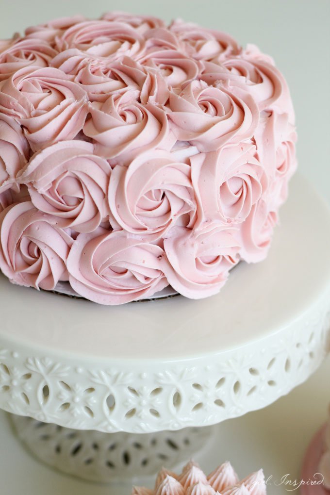 DrOetkerBakes's tweet photo. How a novice becomes a pro! @GirlInspired1 shows us #simple #decoratingtechniques https://t.co/Wq6lDQ8gee https://t.co/YqFd46KNNg