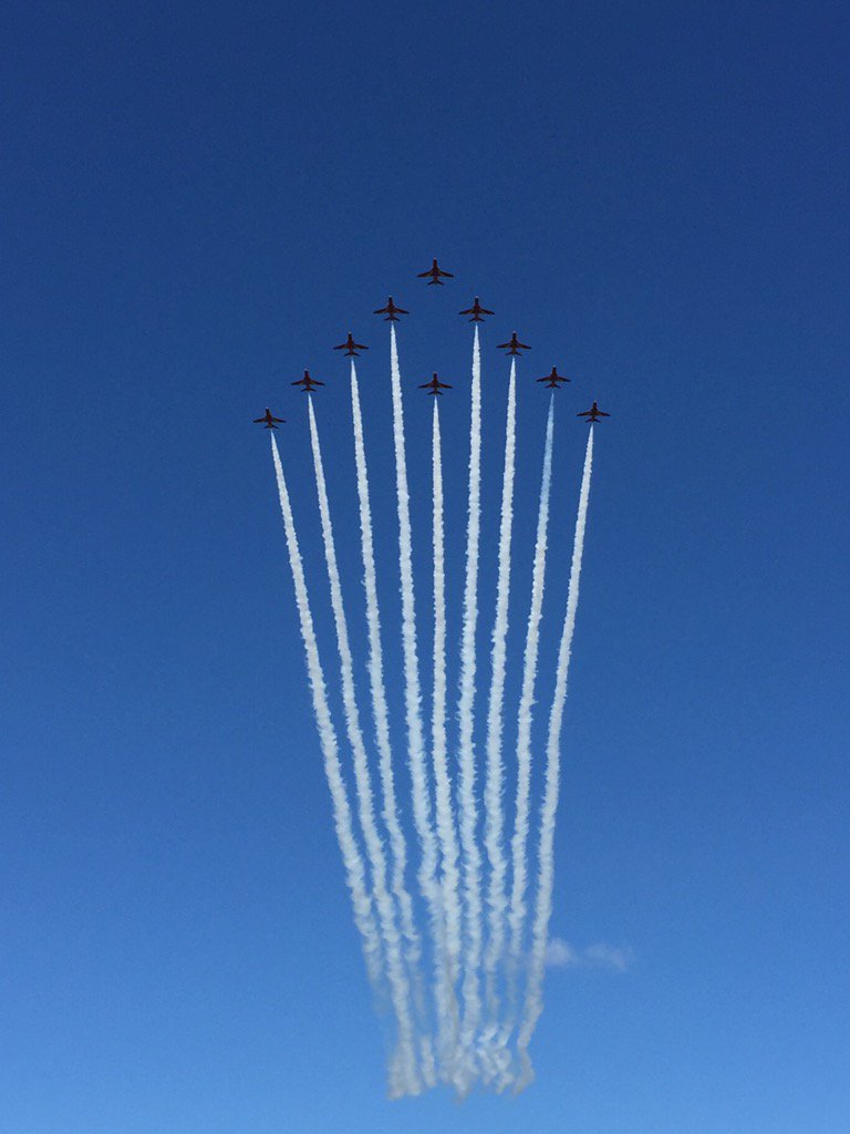 devonlady48's tweet photo. @ShowLustleigh brief fly by by Red Arrows today. https://t.co/wnkTO4ZFjY