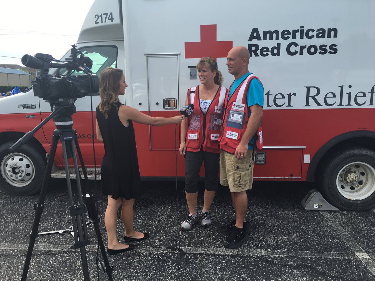 Taking @EmilyGiangreco from @KLFY along with us as we serve hot meals to #LouisianaFlood victims today.