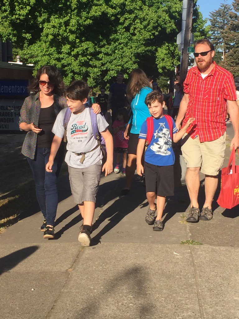 KandraKPTV's tweet image. BACK TO SCHOOL for Portland Public Schools. Have a great days kids!!! 🎒🍎✏️