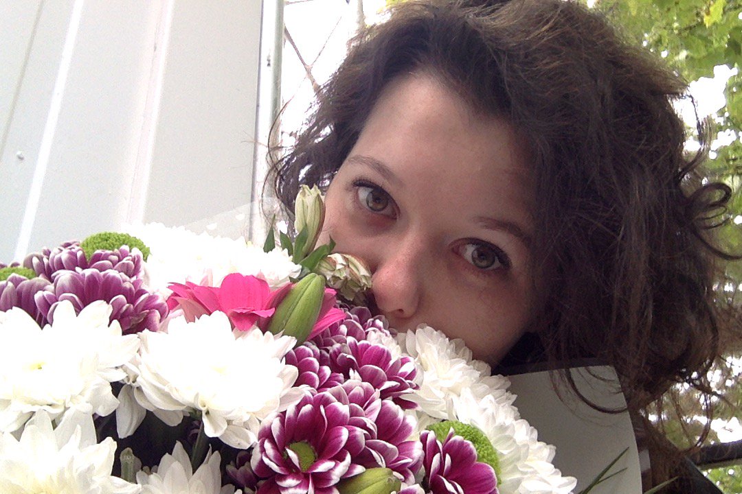 Last day of <a href="/edfringe/">Edinburgh Festival Fringe</a> 2016 <a href="/GloriousMonster/">GloriousMonster</a> got me flowers. I'm not getting emotional; dunno know what you on about