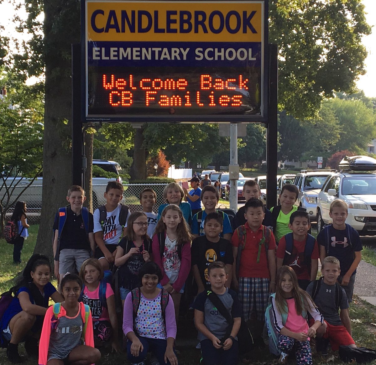 alicehope's tweet photo. Candlebrook 4th grade in the house! #umasdfirstday @UpperMerionSD https://t.co/jMBJRSnOrR