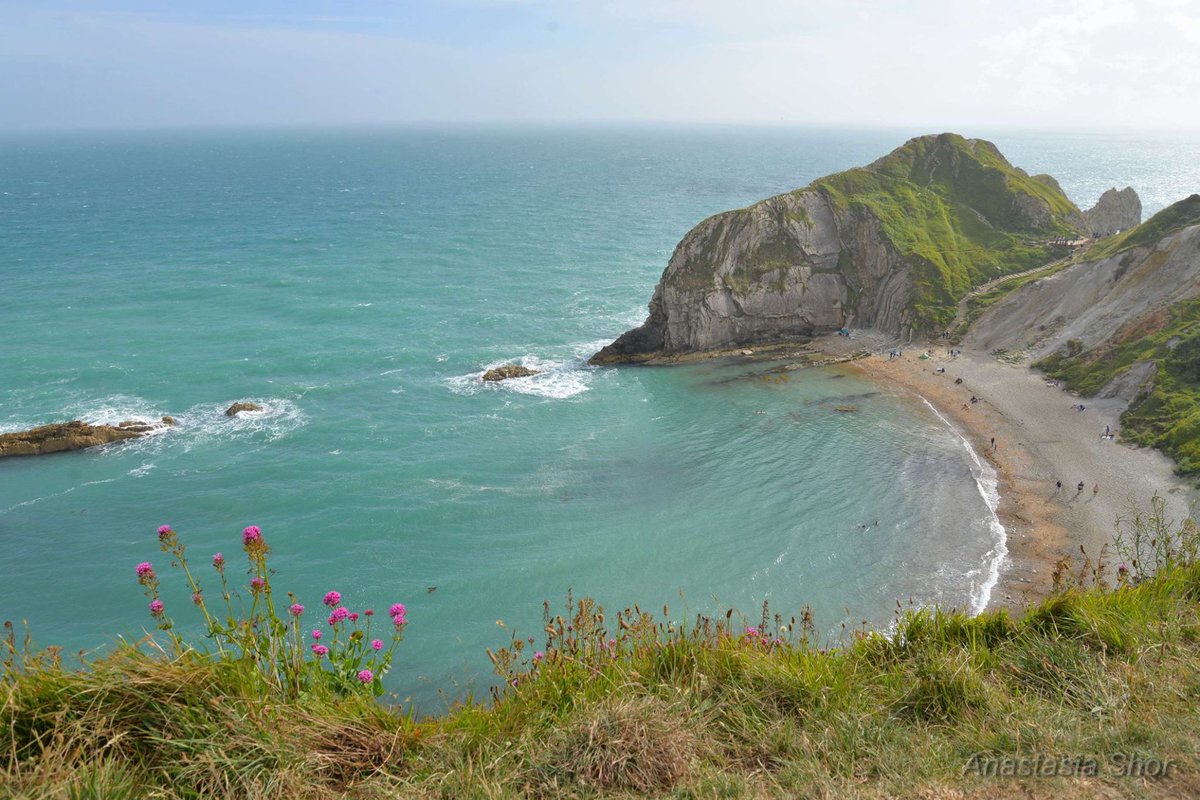 Take a look at our #diplophoto of Lulworth Cove on Jurassic Coast World Heritage Site in Dorset, southern England