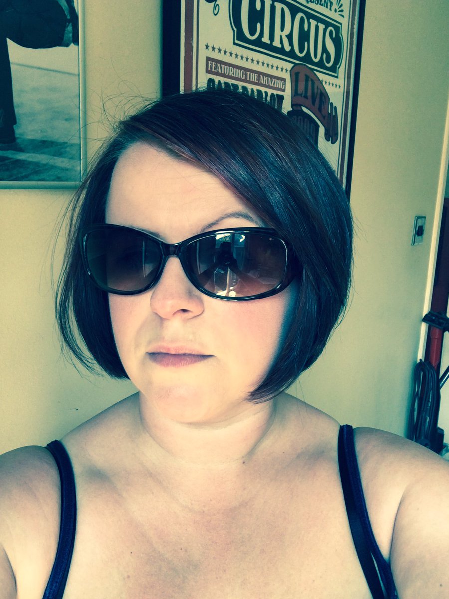 DennisonRachael's tweet photo. #sunshine #bankholiday #bbqtime #poolout https://t.co/LNd9UvG85j