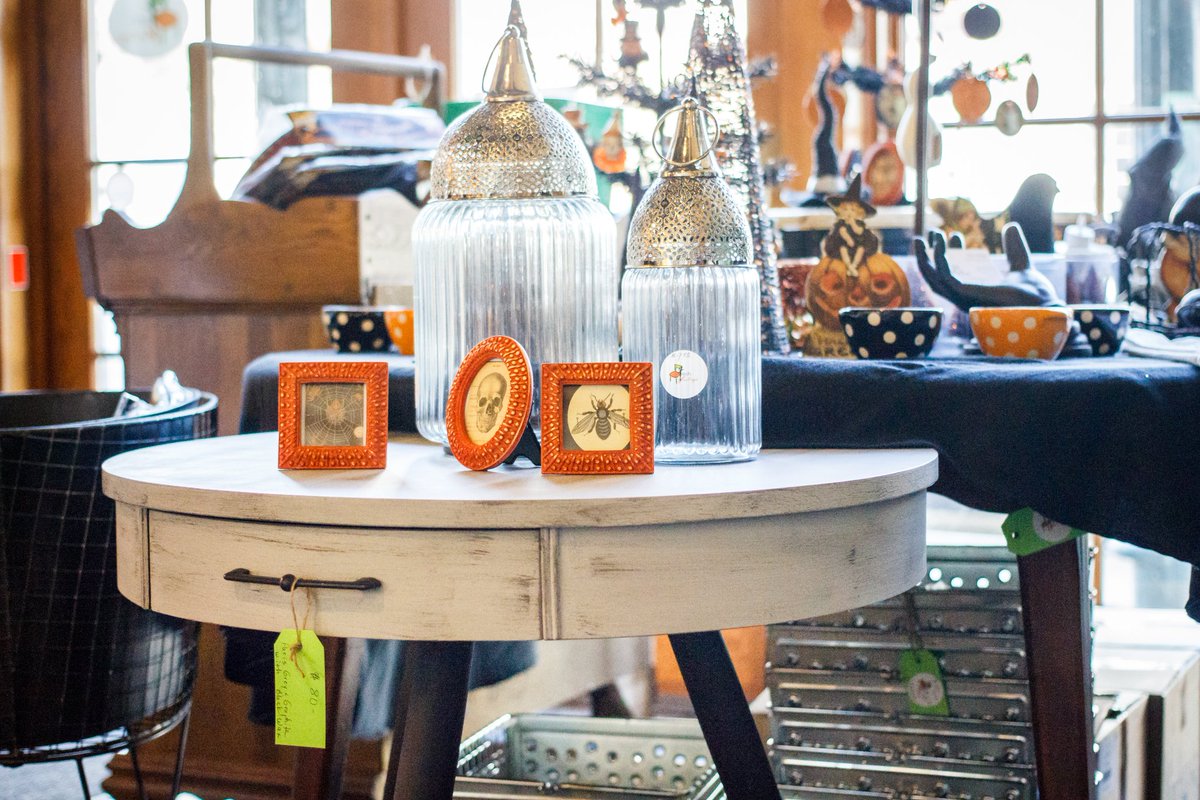 We are having a lot of fun with Annie Sloan's new waxes. The top of this table is Paris Grey with Black Wax.