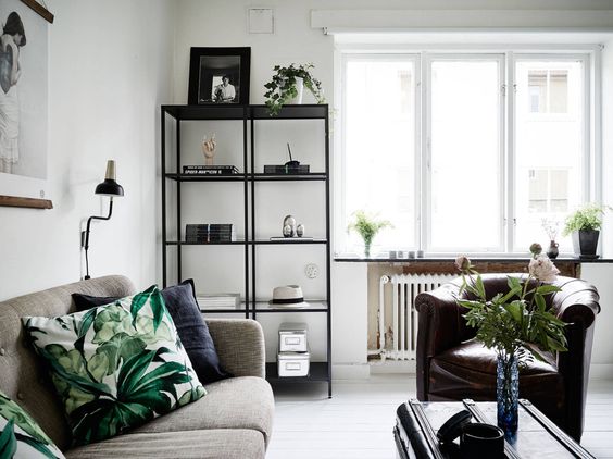 Boho_Chic_Style's tweet photo. La estantería #Vittsjö de #Ikea. ¡Lo tiene todo! https://t.co/Q4AbPPfIvB #deco #decoracion #diseño #design #black https://t.co/cCTTLXTYHl