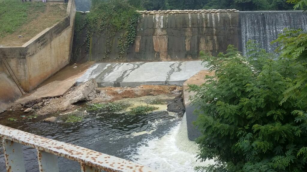 ibadanflood's tweet photo. Palliative  work @Eleyele Dam commenced to mitigate flood in Ibadan City. https://t.co/1DaizE36oW