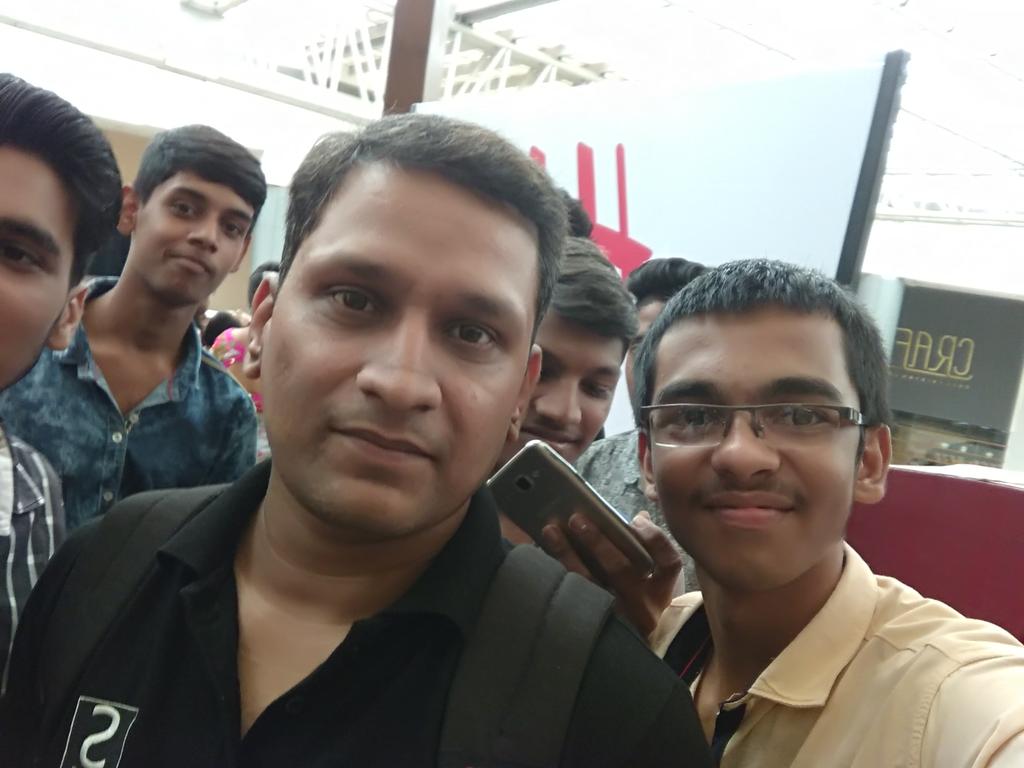 DhumalChinmay's tweet photo. @sharmajitech #GTSMeetupMumbai @abhishek @gadgetstouse @TechnicalGuruji IT WAS A GREAT EXPERIENCE ! https://t.co/BFIFCcKyJj