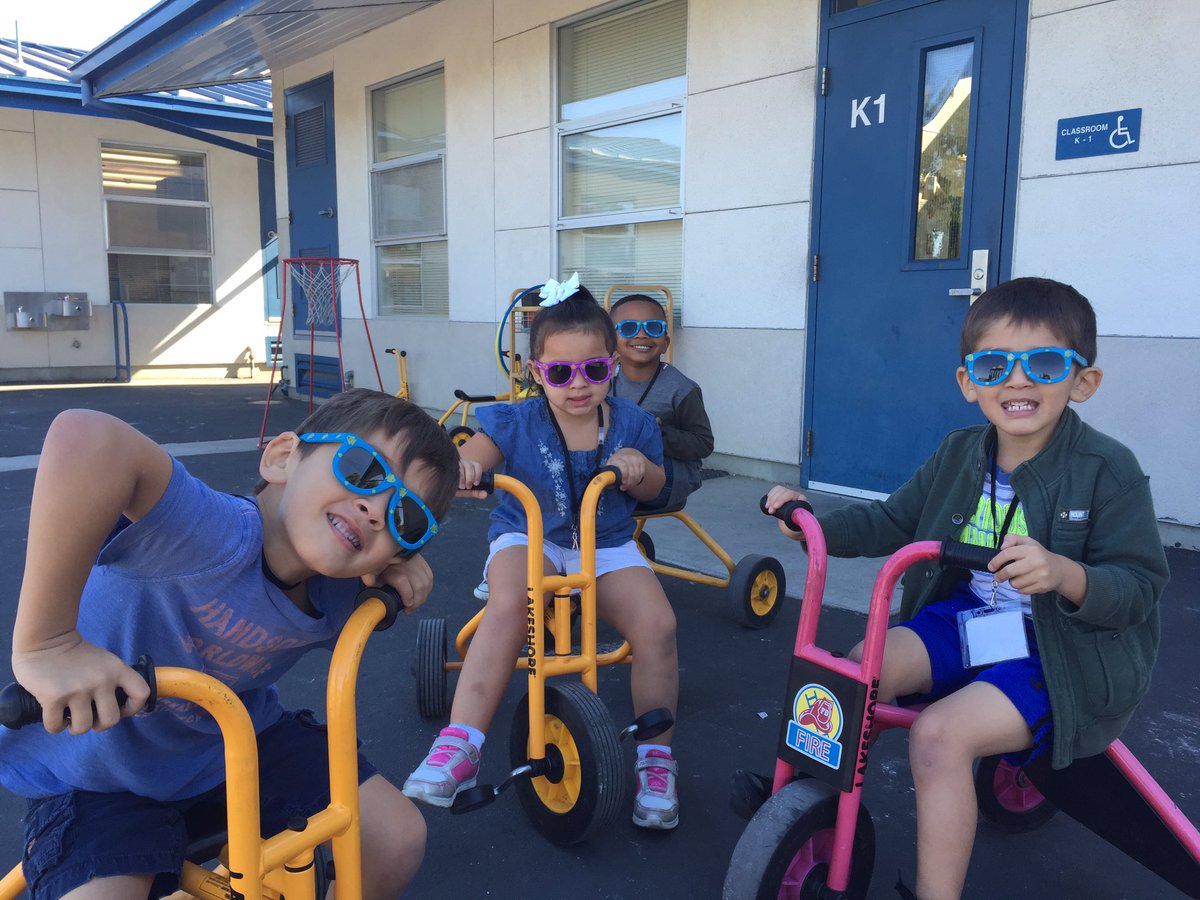 Riding in our Magic Sunglasses! <a href="/FSUSDEarlyLearn/">FSUSD Early Learning</a>  <a href="/PSA_Eagles/">PSA</a> #OwnbyPutsKidsFirst #PeteTheCat