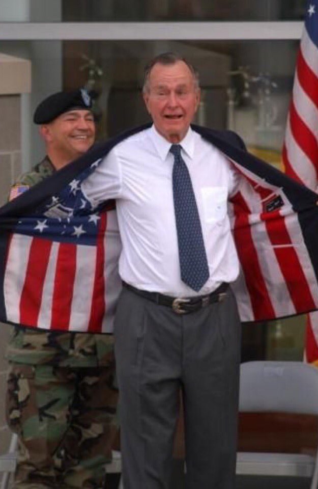 EarlDibblesJr's tweet photo. What an American President looks like. https://t.co/oNRxrwJ1Li