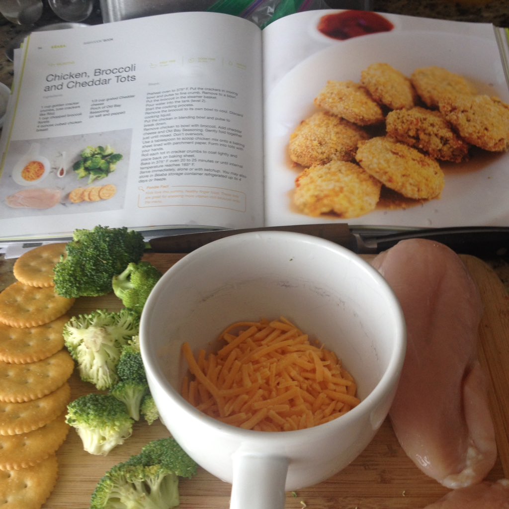 Jesi_Moves's tweet image. Chicken broccoli and cheddar tots for the win with the @beabausa #babycook @strollertraffic #stpartner #stscouts