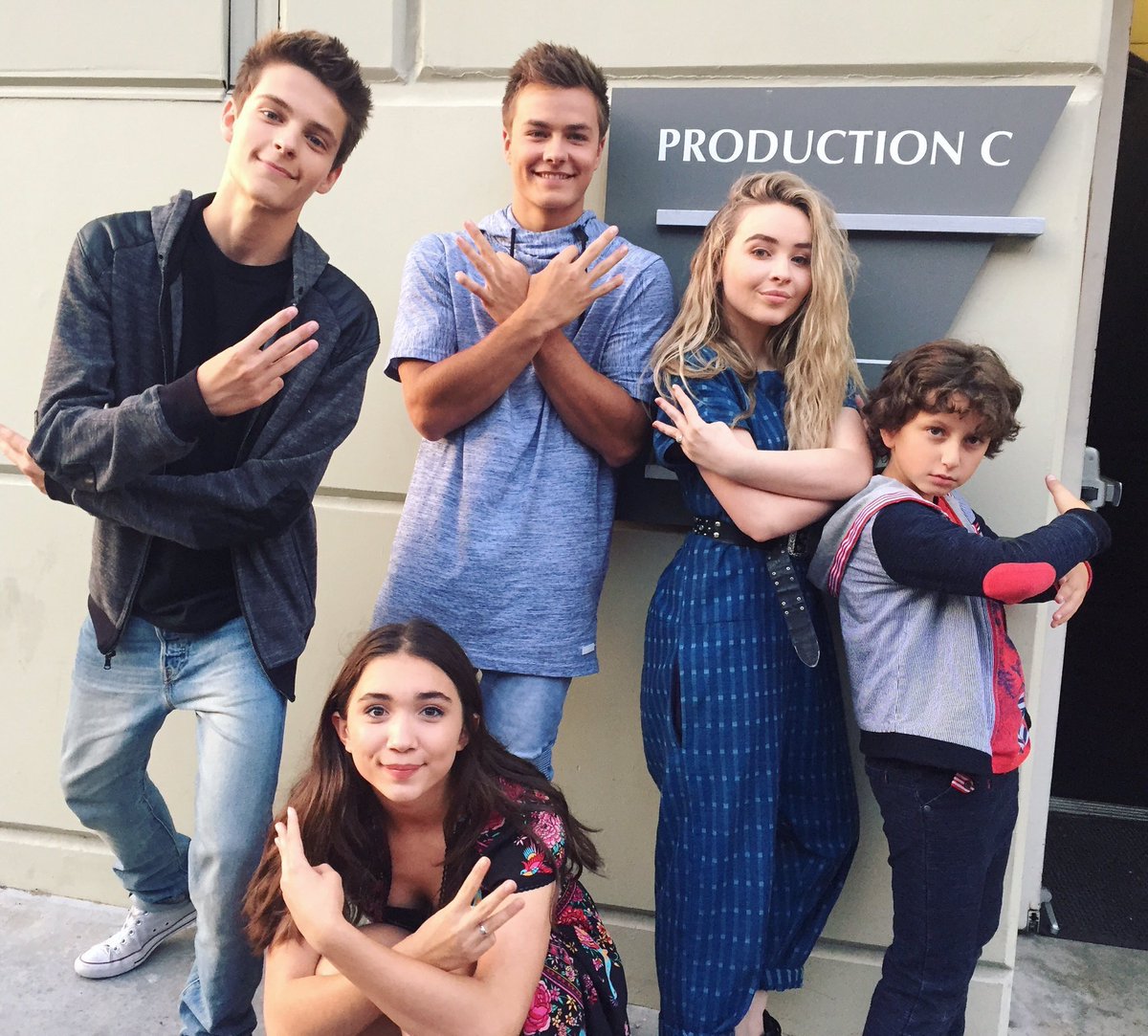 ローワンブランチャード Twitter Search