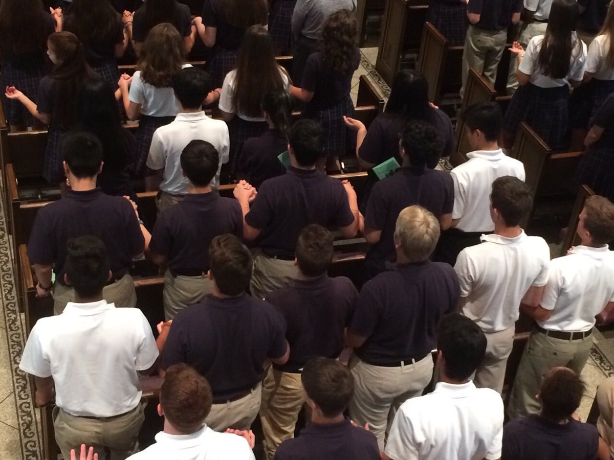 VinAcademy's tweet photo. Exceptional students @VinAcademy linked together by faith. #PowerfulGathering https://t.co/0qU7nQrdtT