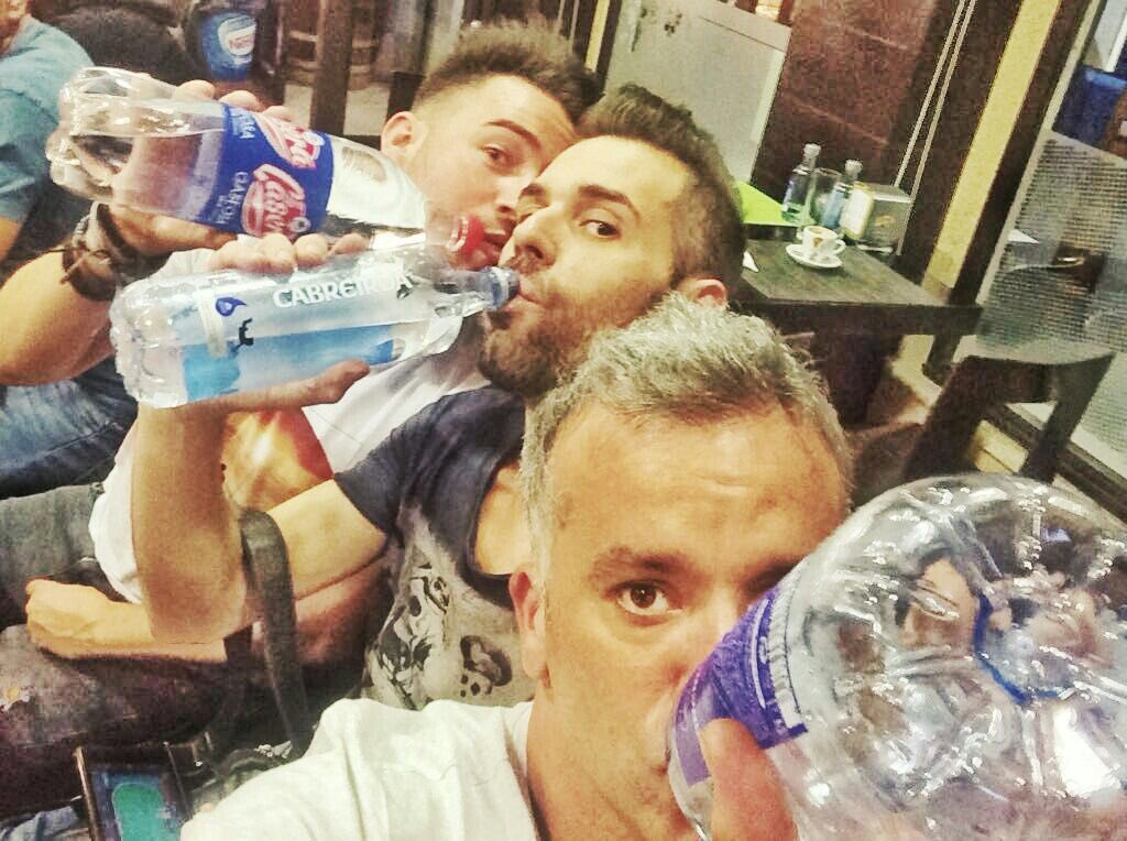 Como chicos sanos, mañana 2 días libres para emborracharnos 👏👏🤘🤘 <a href="/Alex_uVe_cf/">C.F Alex uVe</a> <a href="/Alex_uVe_Drum/">Alex uVe</a> @FansOPanorama