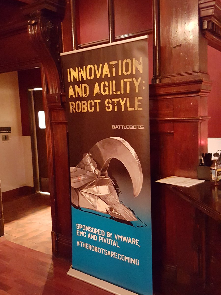 nileshmdeo's tweet image. The most exciting event at #VMworld2016 is starting now  #therobotsarecoming #EMCCloud