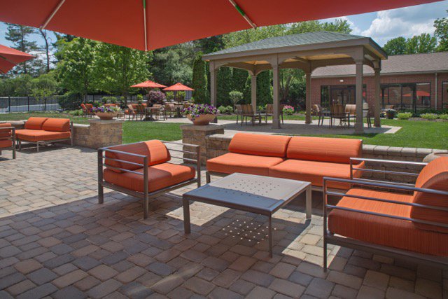 DoubleTreeAkron's tweet image. Weather you want to soak in the sun or enjoy a cocktail in the shade, @DoubleTreeAkron Backyard is the place to be