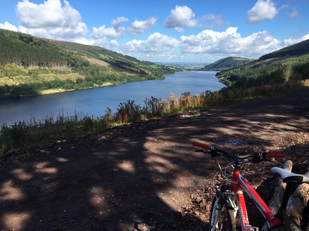 MIAmodeo's tweet photo. Talybont reservoir looking good earlier today. More miles getting reading for the #breconbeast https://t.co/hV3lTtlaWg