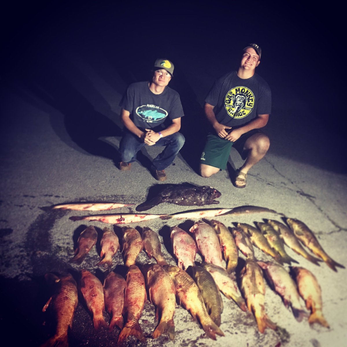 Braydenhartman's tweet photo. Oklahoma Bowfishing 😈  #Oklahomaoutdoors  #bowfishing #tripleBbowfishing @calvert_boe @sagegandenberg1 https://t.co/3NhGY5e1LD