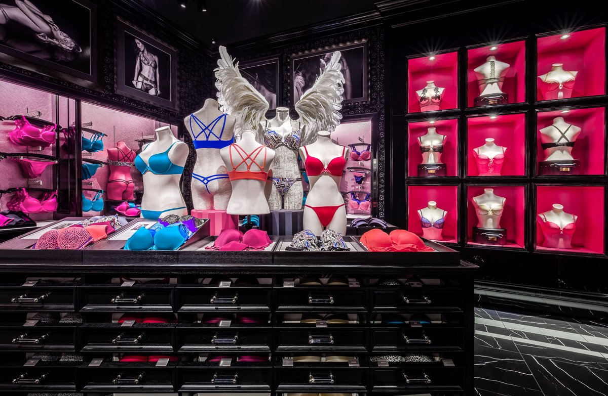 The new Victoria's Secret Store in Mexico City :