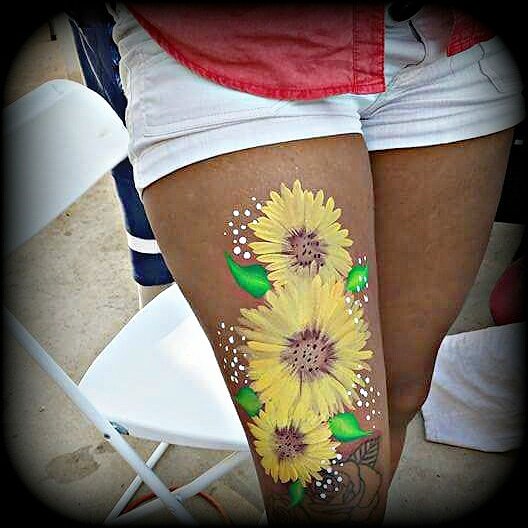 glitterthumbs's tweet photo. Love when adults get in on the fun #SoCalFacePainter #GlitterThumbsCustoms #sunflowers #victorville https://t.co/PY6qNmirVT