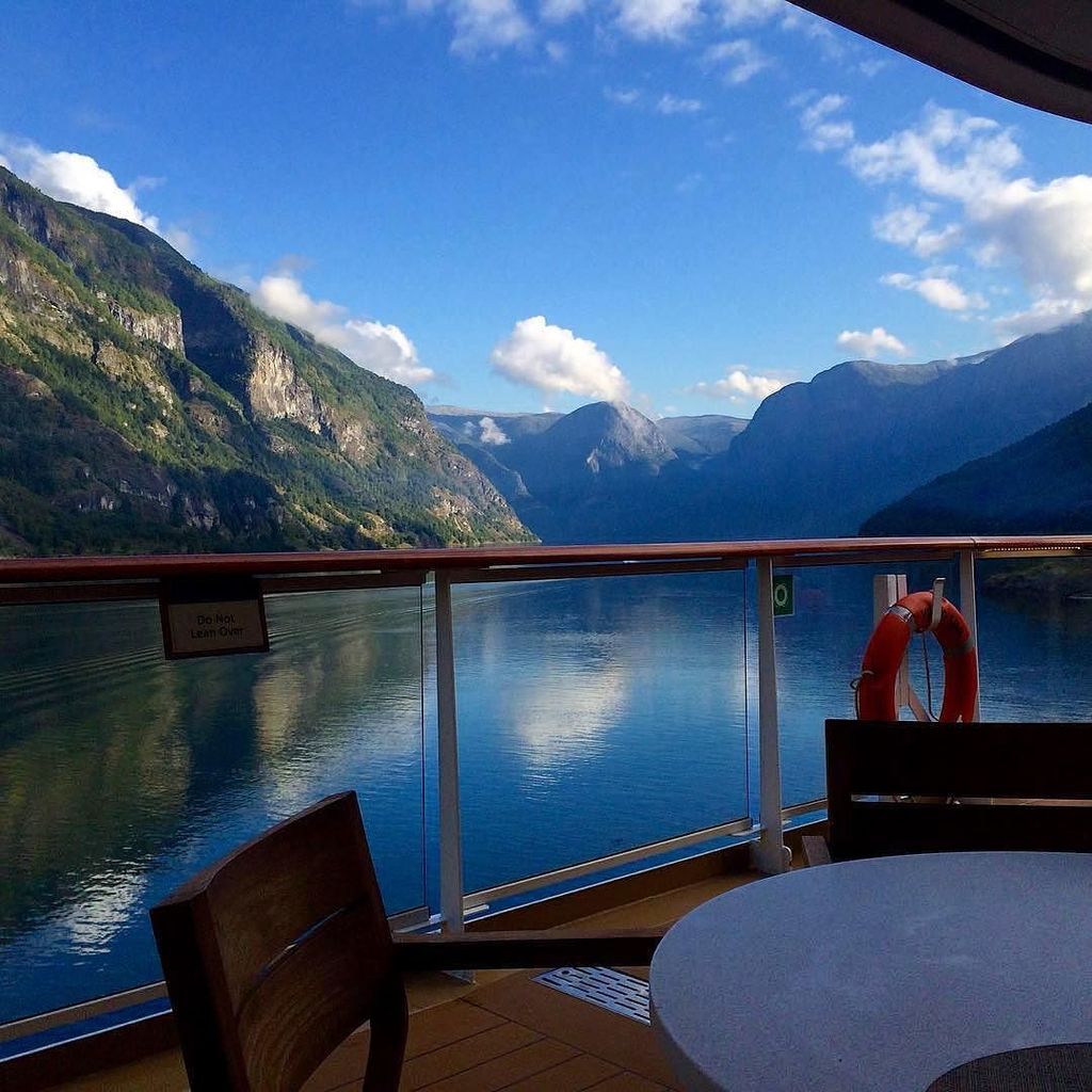 VikingCruises's tweet image. How would you like a view of Norway’s fjords served with your morning coffee? @taylormmars… ift.tt/2bV7JgO