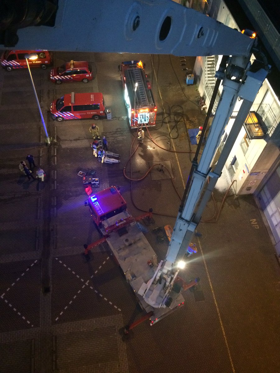 BasJ82's tweet image. Reguliere oefenavond weer begonnen! Avondje Hoogwerker! #vrijwilligebrandweer #FFBMS #vrzw