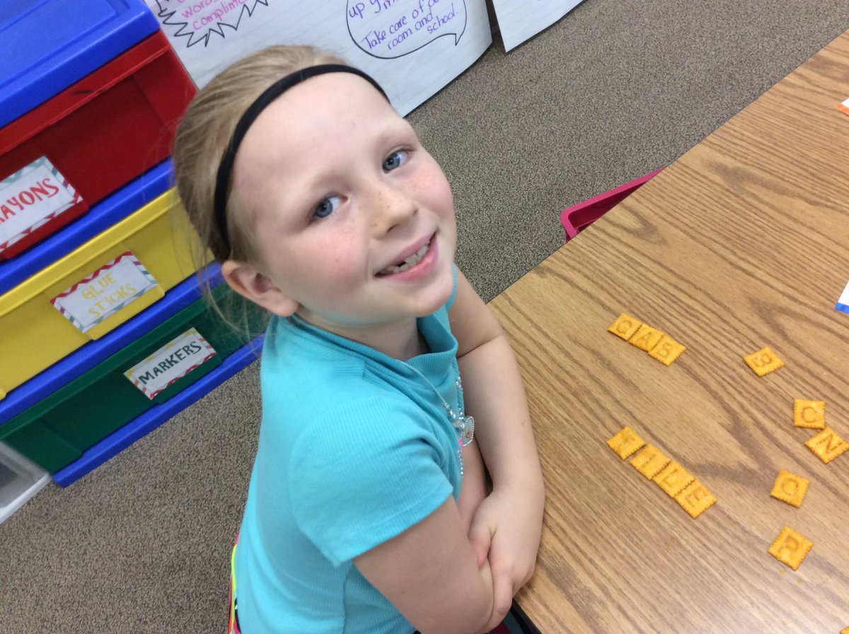 cflanesfirsties's tweet photo. Scrabble snack time with my fabulous firsties. https://t.co/bHTIDvjA0K