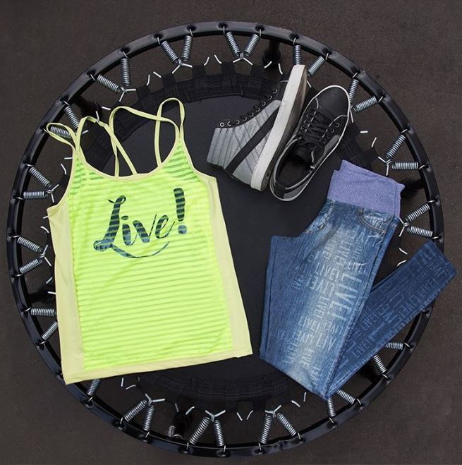 LiveOficial's tweet photo. Letยดs start the week with the perfect gym look? Whatยดs your favorite item? #gymlook #leggings #fashion #liveofficial https://t.co/QFWqmaMnqo