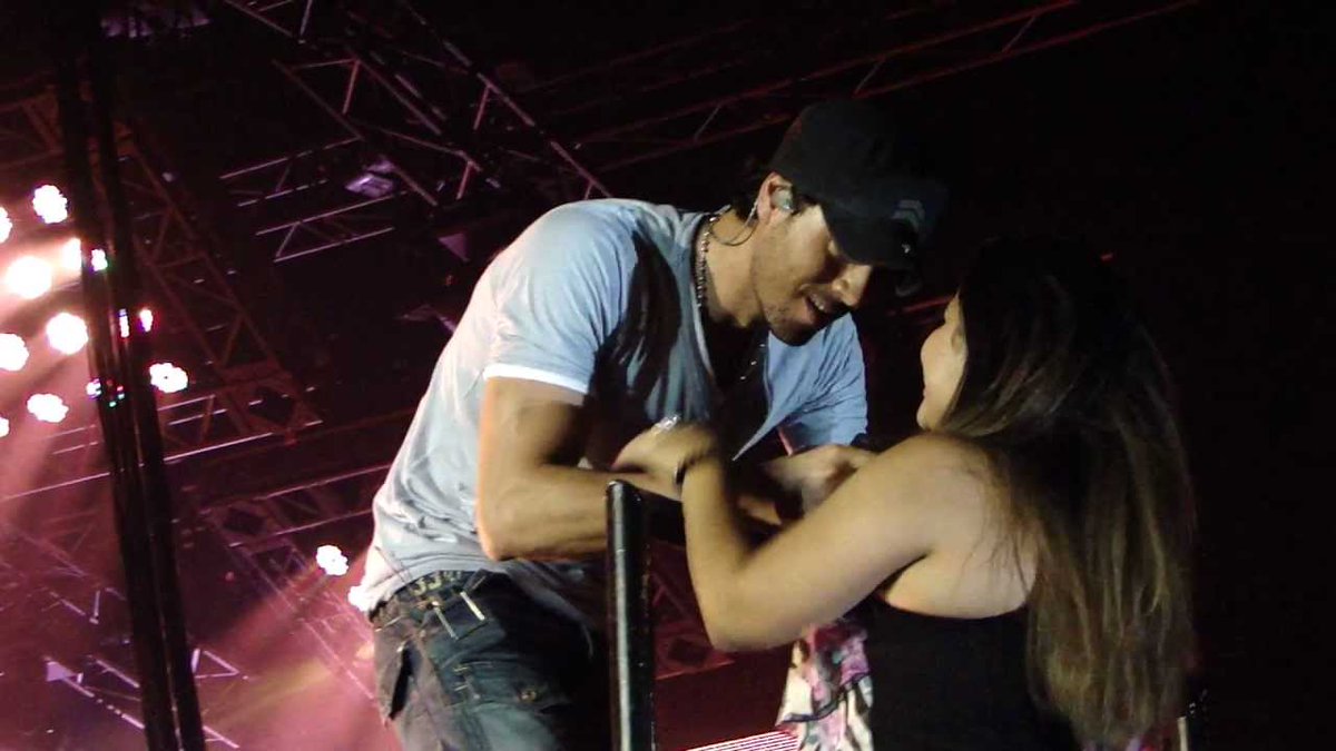RadioTiempo's tweet photo. Enrique Iglesias confesó una de sus experiencias más inolvidables con sus seguidoras https://t.co/9OXgEb8hXv https://t.co/XQ4DcdZPOm